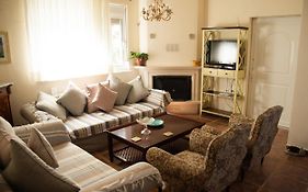 The Early Bird - Cosy 2-Floor House With Garden